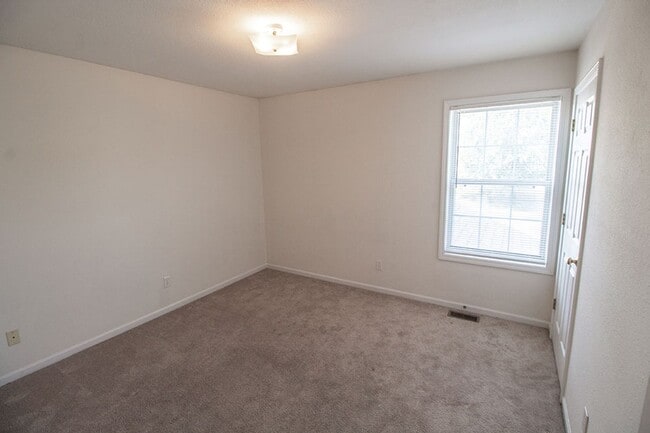 Building Photo - 5200-5202 Tessa Way