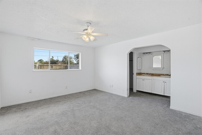 Building Photo - 10306 Jillana Kaye Dr