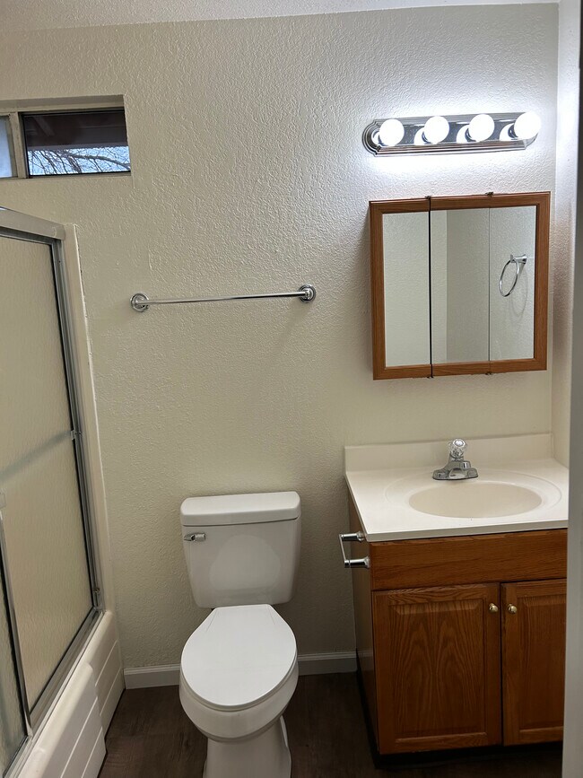 Building Photo - 2480 Wilson Ave