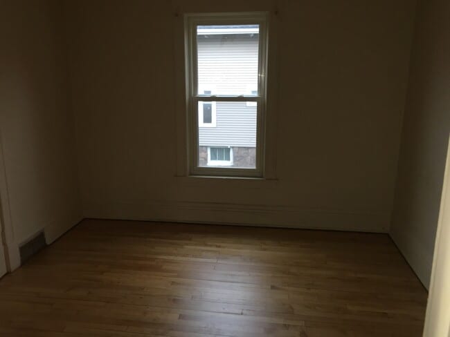 Building Photo - 309 N 26th Ave W