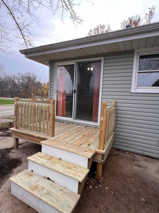 Building Photo - 1202 Reading St