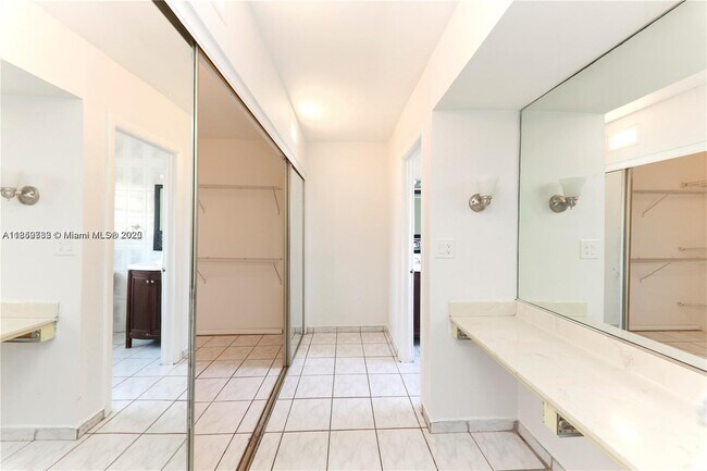 Building Photo - 3019 SW 68th Terrace