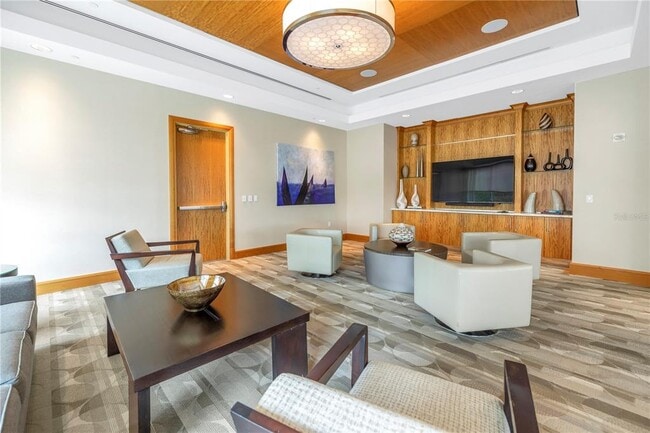 Building Photo - 400 Beach Dr NE