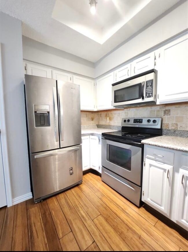 Building Photo - 921 Marine Dr