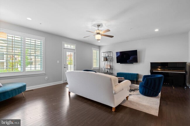Building Photo - 8506 Pine Springs Dr