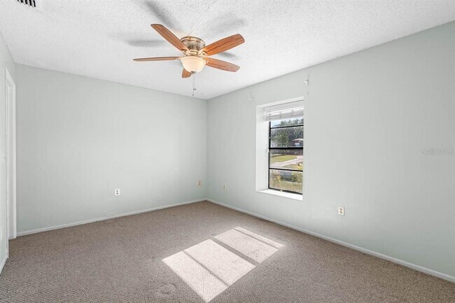 Building Photo - 1424 Vinetree Dr