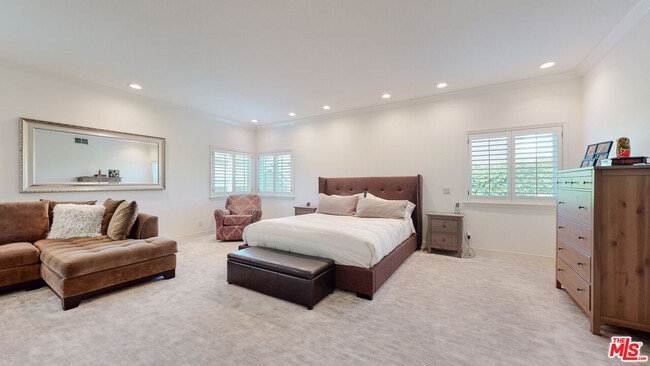 Building Photo - 4950 Densmore Ave