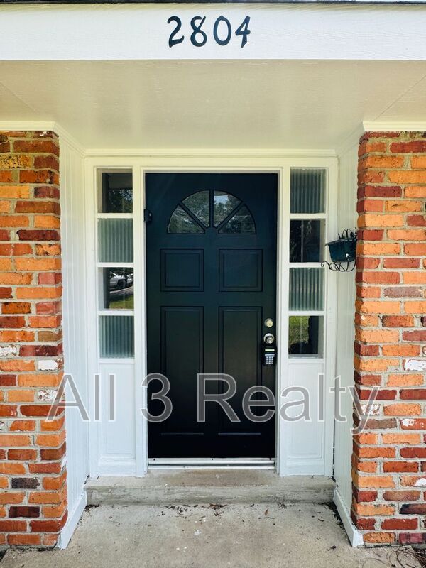 Building Photo - 2804 Sumter Ave