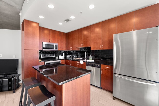 Building Photo - 777 N Ashley Dr