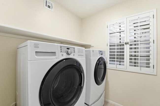 Building Photo - Beautiful 3 Bed/ 2.5 Bath Scottsdale Home I Near Kierland - Prime Location