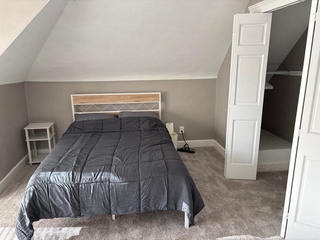 Building Photo - 1496 E 107th St