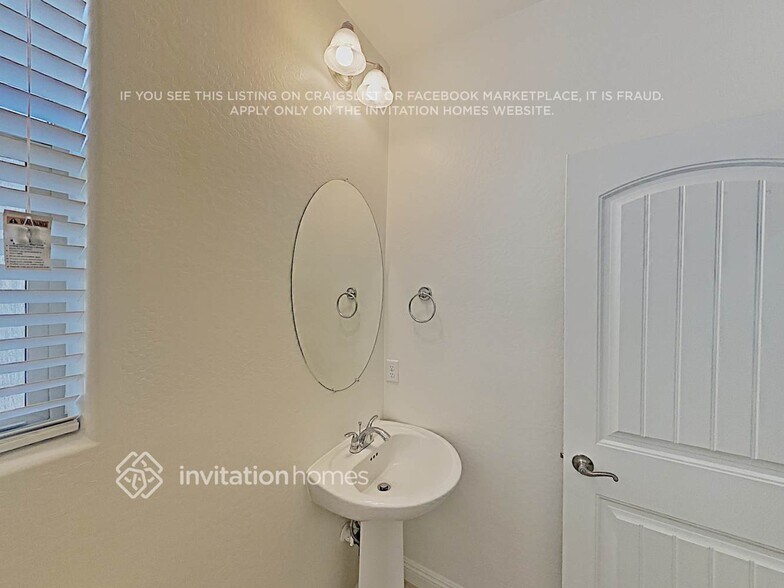 Building Photo - 3293 E Sheffield Rd