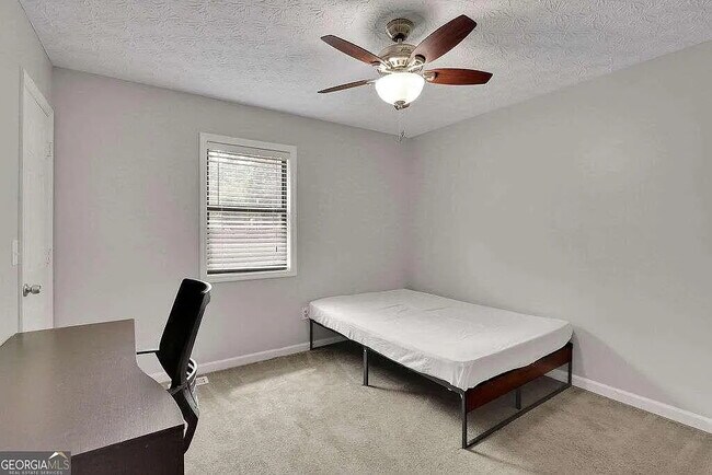 Building Photo - 5560 Deerfield Pl