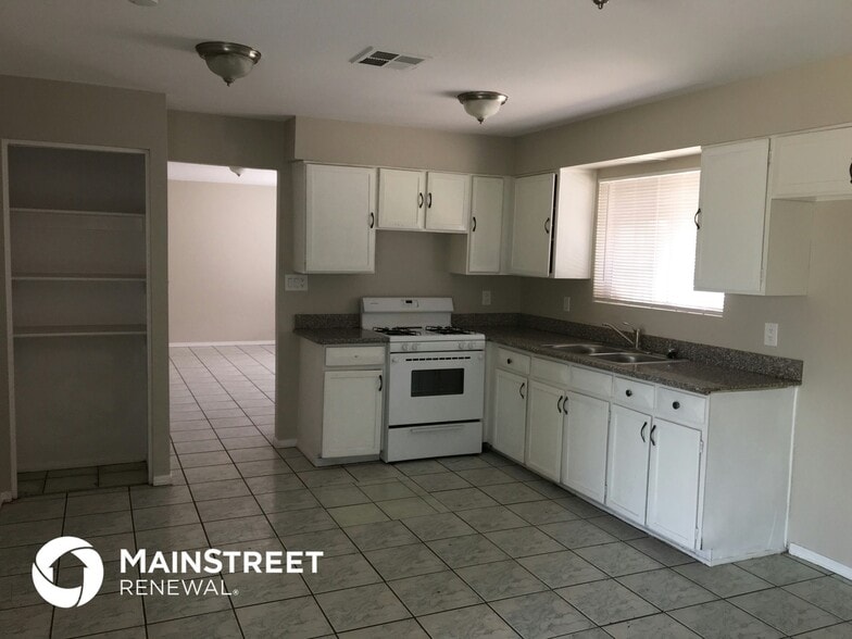 Building Photo - 1819 N 47th Dr