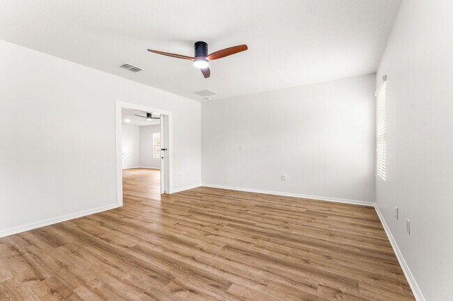 Building Photo - Charming 3 Bed, 2 Bath with Scenic Views i...