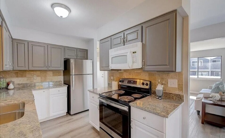 Building Photo - 6785 W 84th Way