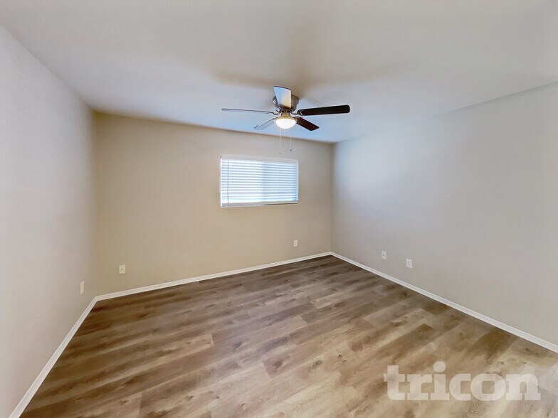 Building Photo - 1092 Country Coach Dr