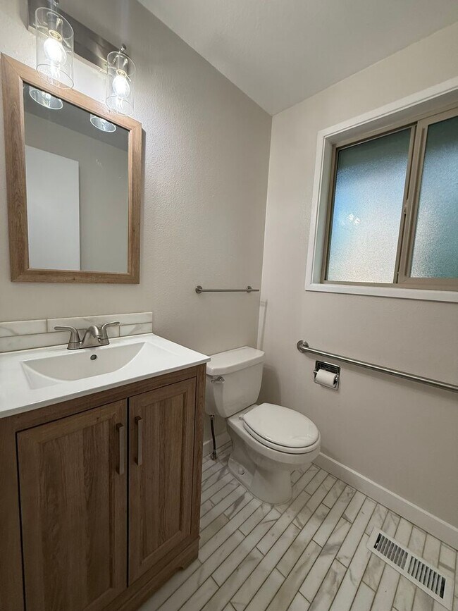 Building Photo - Pet Friendly Home with Pool Access!