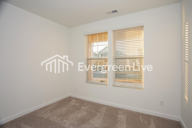 Building Photo - 562 Mountain Vw Dr