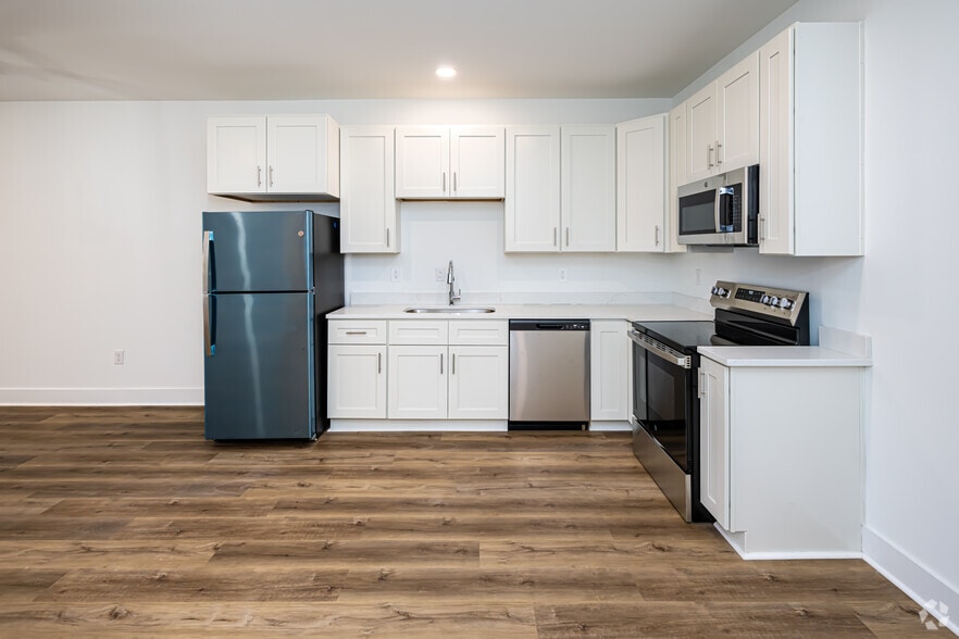 2BR, 2BA - 900SF - Kitchen - Palmetto Place Apartments