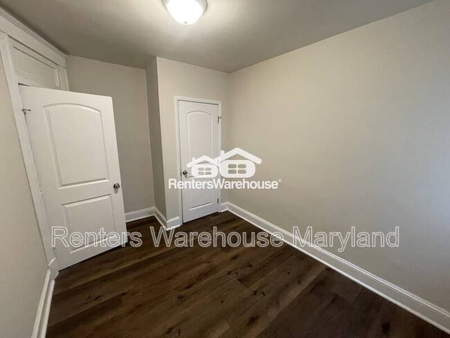 Building Photo - 2855 W Cold Spring Ln