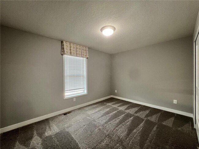 Building Photo - 7262 Alvarado Ln N