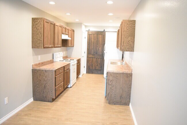 Building Photo - 218 Parrott Dr