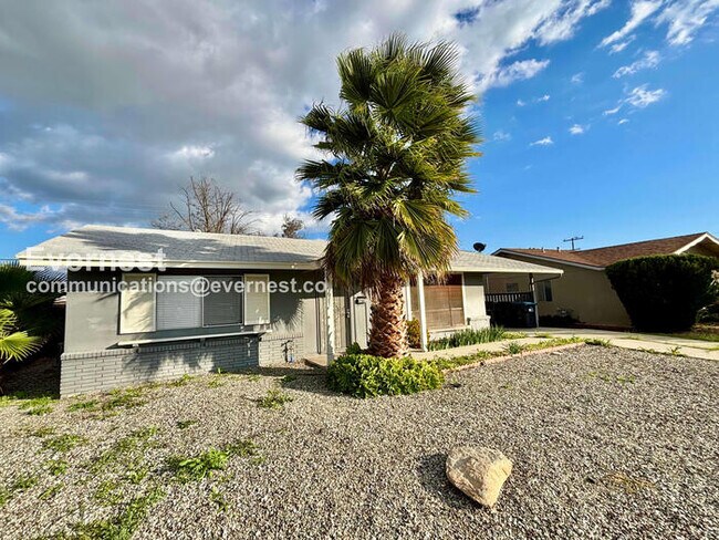 Building Photo - 28848 Del Monte Dr