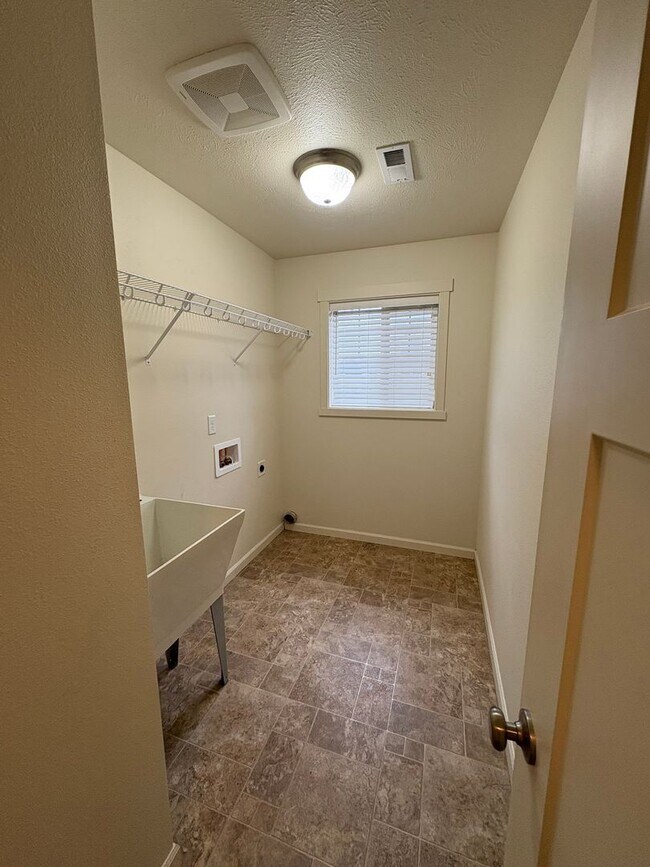 Building Photo - Home for rent in Quincy