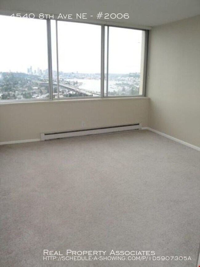 Building Photo - 4540 8th Ave NE