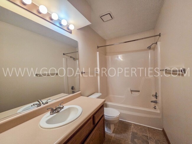 Building Photo - 1104 Prairie View Dr