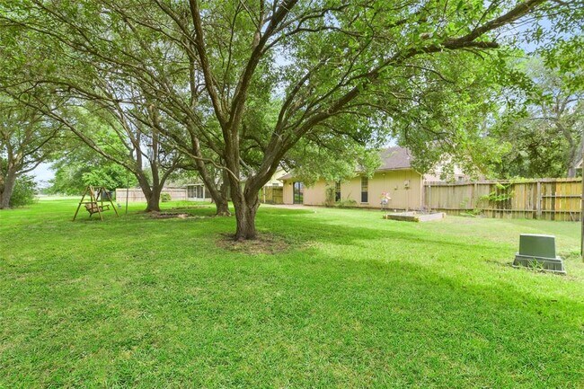 Building Photo - 3607 Cedar Gardens Dr