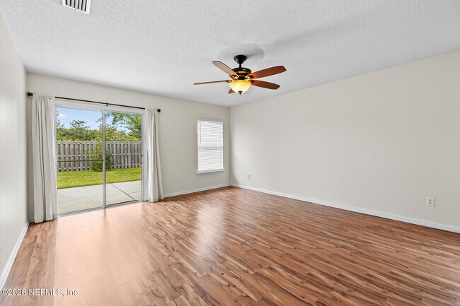 Building Photo - 136 Brookfall Dr
