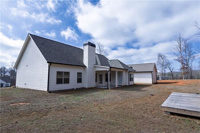 Building Photo - 214 Oakwood Dr
