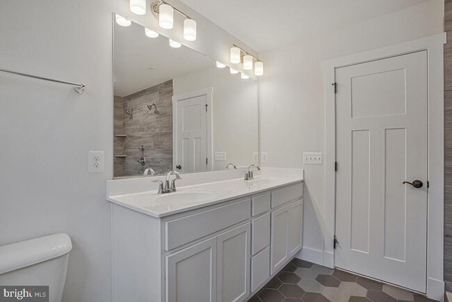 Building Photo - 408 Kosmill Dr