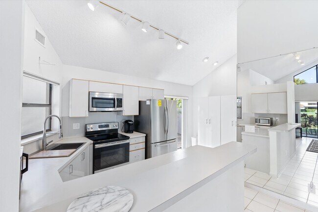Building Photo - 5101 Via De Amalfi Dr