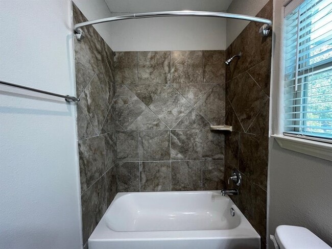 Building Photo - 7913 Dyer St