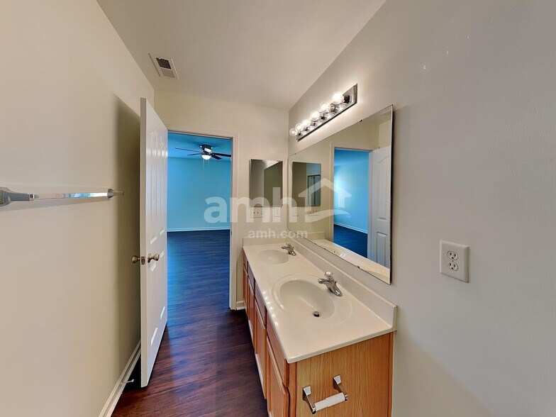 Building Photo - 104 Thorsen Dr