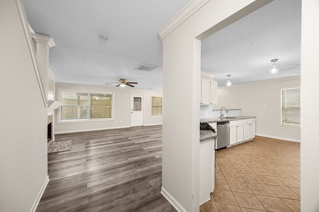 Building Photo - 11843 Sunny Stream Dr