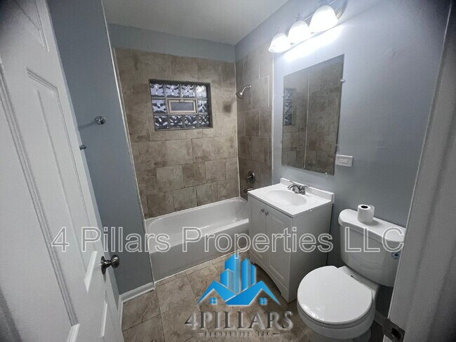 Building Photo - 403 Kenwood St