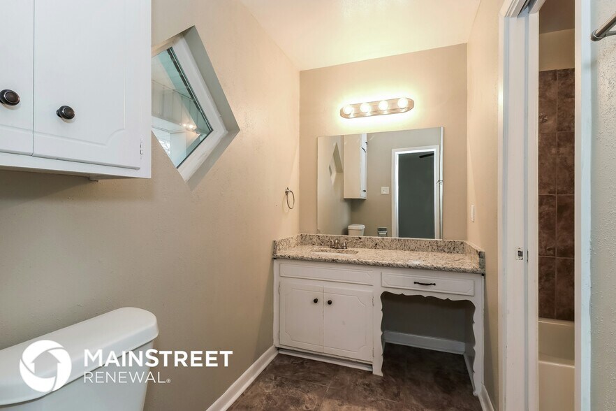 Building Photo - 3812 Glenmont Dr