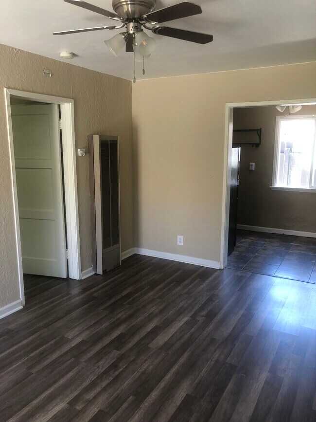 LR - 1739 N Hollywood Way