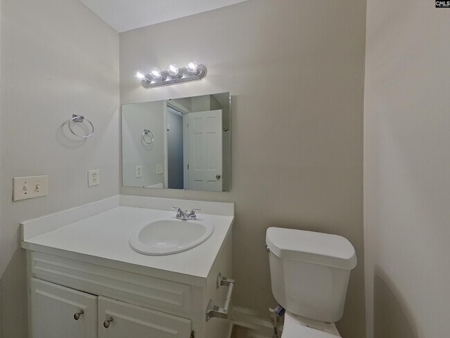 Building Photo - 208 Southampton Dr