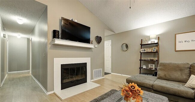 Building Photo - 1701 Signature Dr