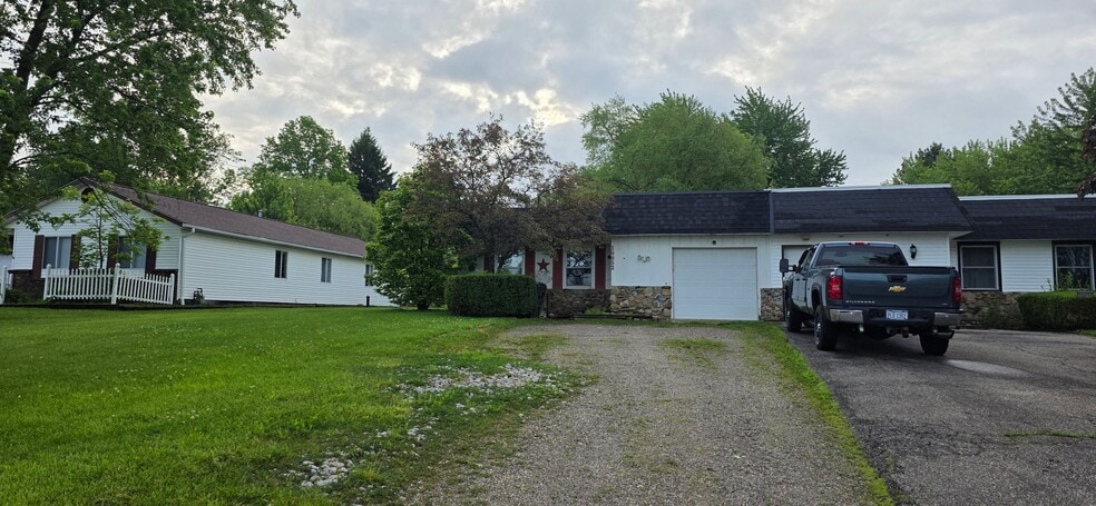 Building Photo - 10052 Hazelton Rd