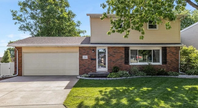 Building Photo - House in Morton, IL - 3 Bedroom/ 2.5 Baths