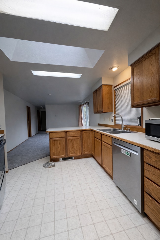 Building Photo - Country Living