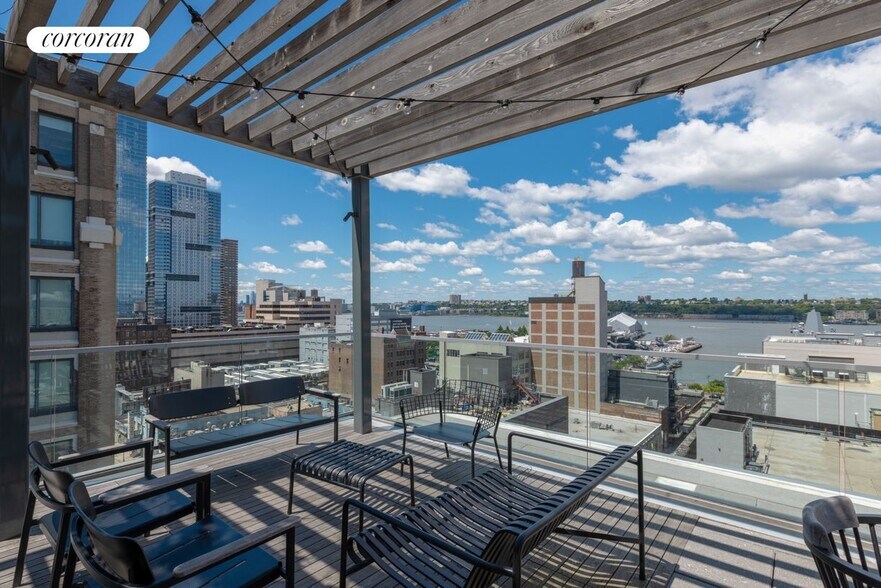 Building Photo - 547 W 47th St