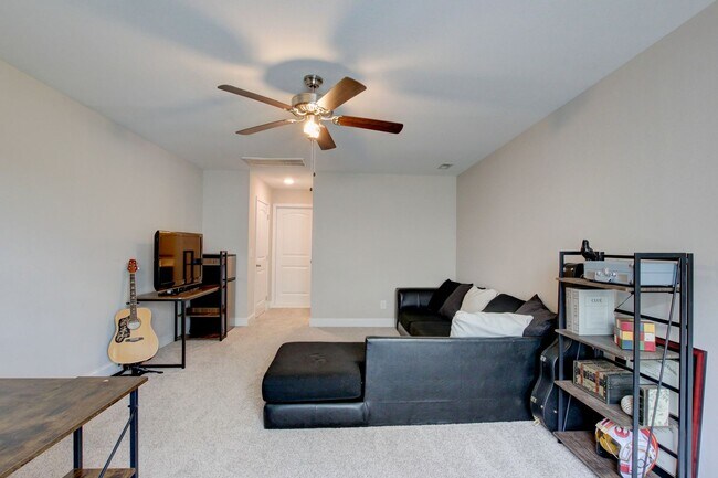 Building Photo - 1107 Eagle's View Dr
