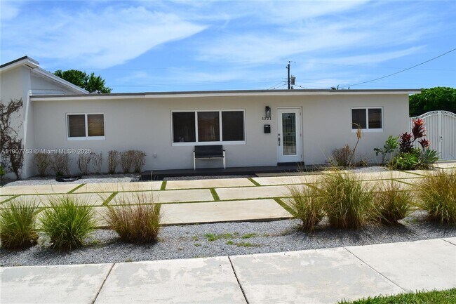 Building Photo - 3221 SW 93rd Pl